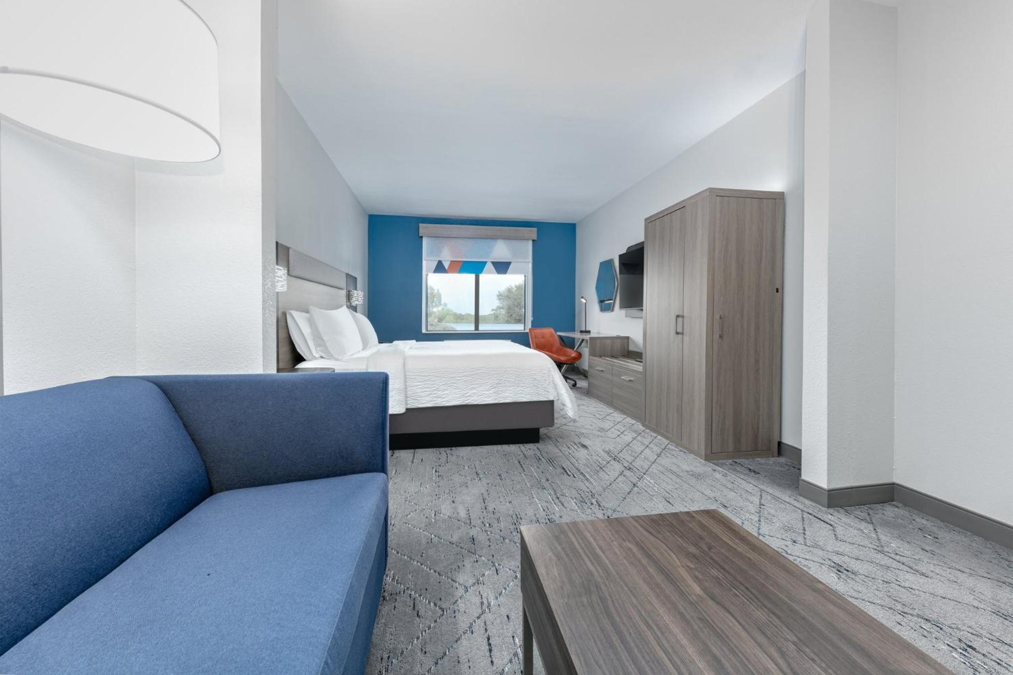 holiday inn express hotel and suites winnie by ihg