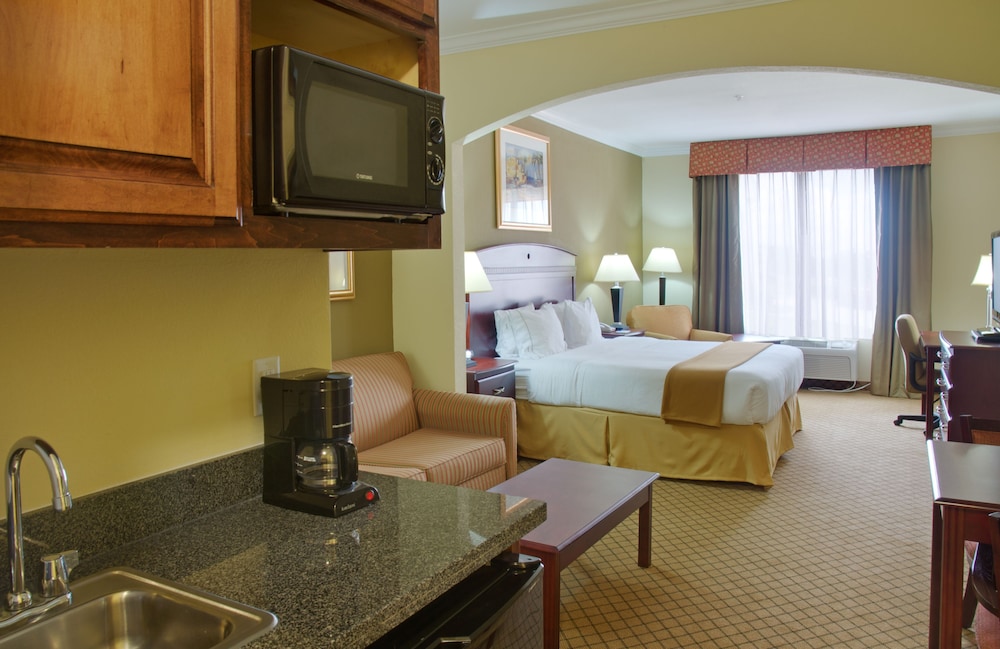 holiday inn express hotel and suites winnie by ihg