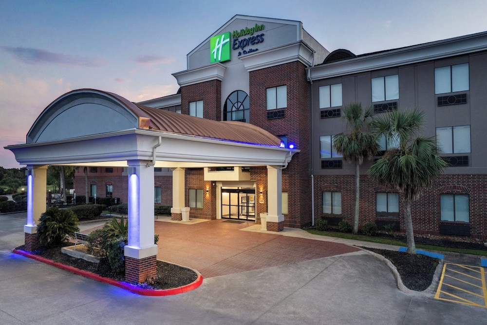 holiday inn express hotel and suites winnie by ihg