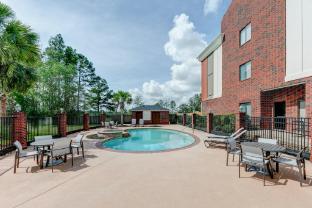 holiday inn express hotel and suites winnie by ihg