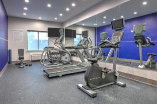 holiday inn express hotel and suites winnie by ihg