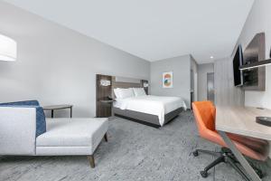 holiday inn express hotel and suites winnie by ihg