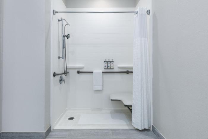 holiday inn express hotel and suites winnie by ihg