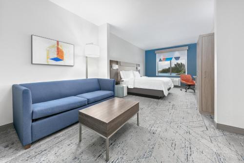 holiday inn express hotel and suites winnie by ihg