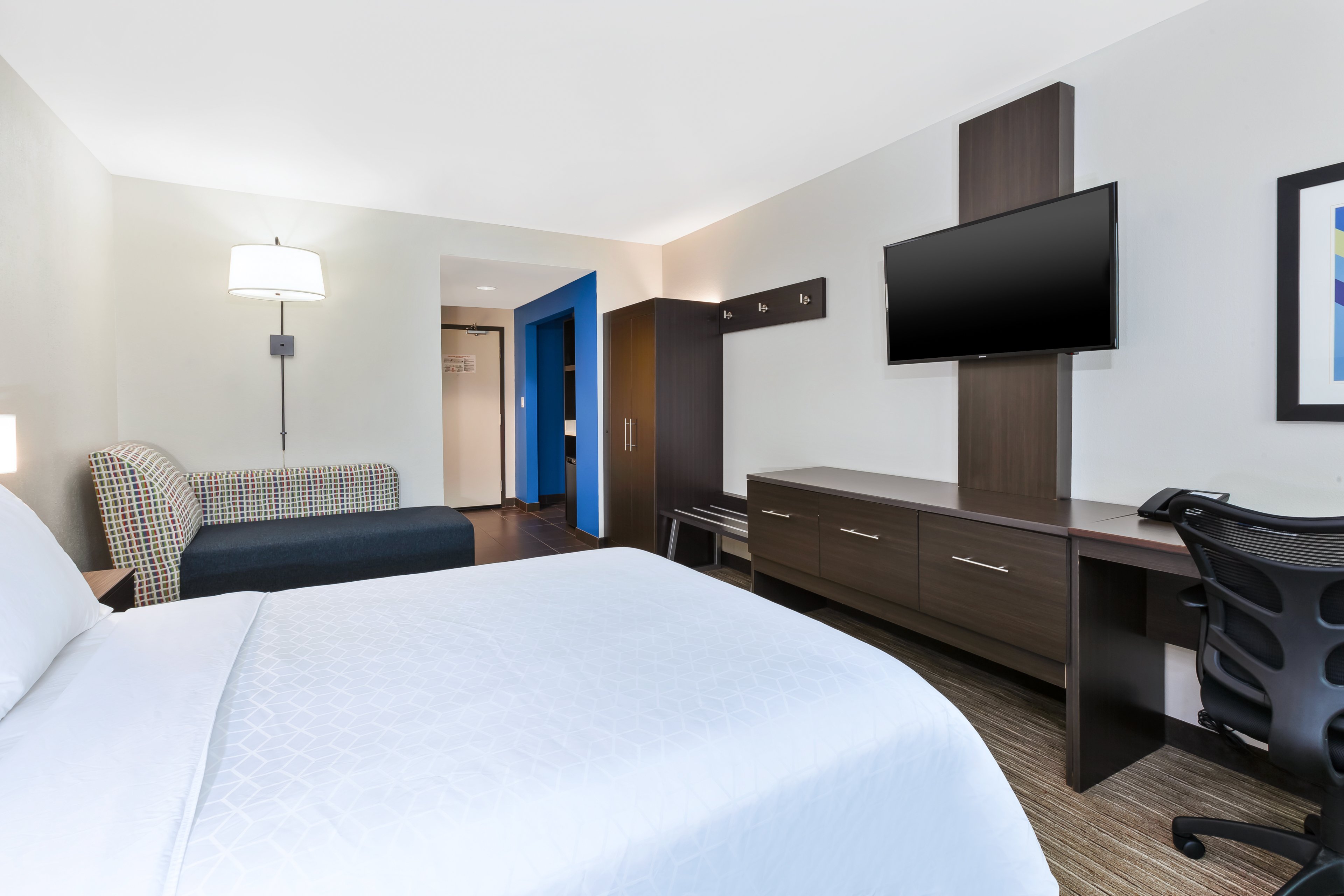 holiday inn express winnipeg airport polo park by ihg