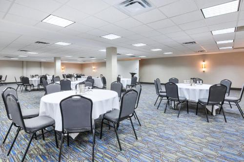 holiday inn express winnipeg airport polo park by ihg