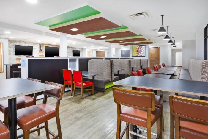 holiday inn express winnipeg airport polo park by ihg