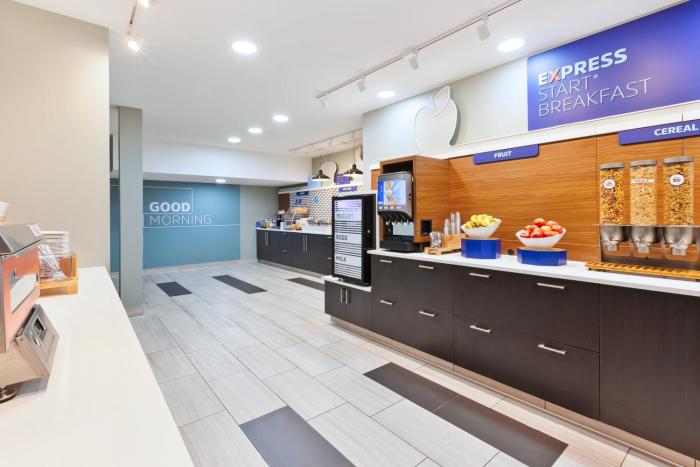 holiday inn express winnipeg airport polo park by ihg