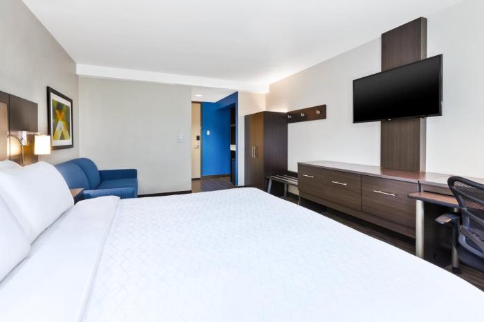 holiday inn express winnipeg airport polo park by ihg