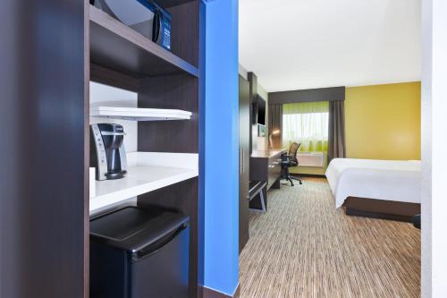 holiday inn express winnipeg airport polo park by ihg