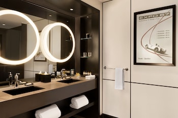 fairmont the queen elizabeth gold experience