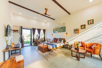 moustache panarpani retreat