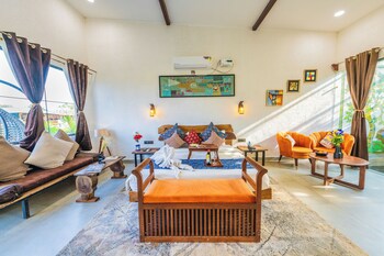 moustache panarpani retreat