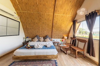 moustache panarpani retreat