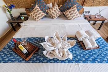 moustache panarpani retreat