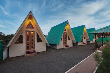 moustache panarpani retreat