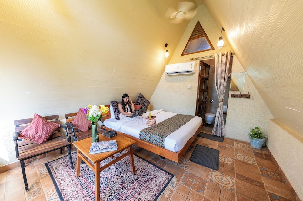 moustache panarpani retreat