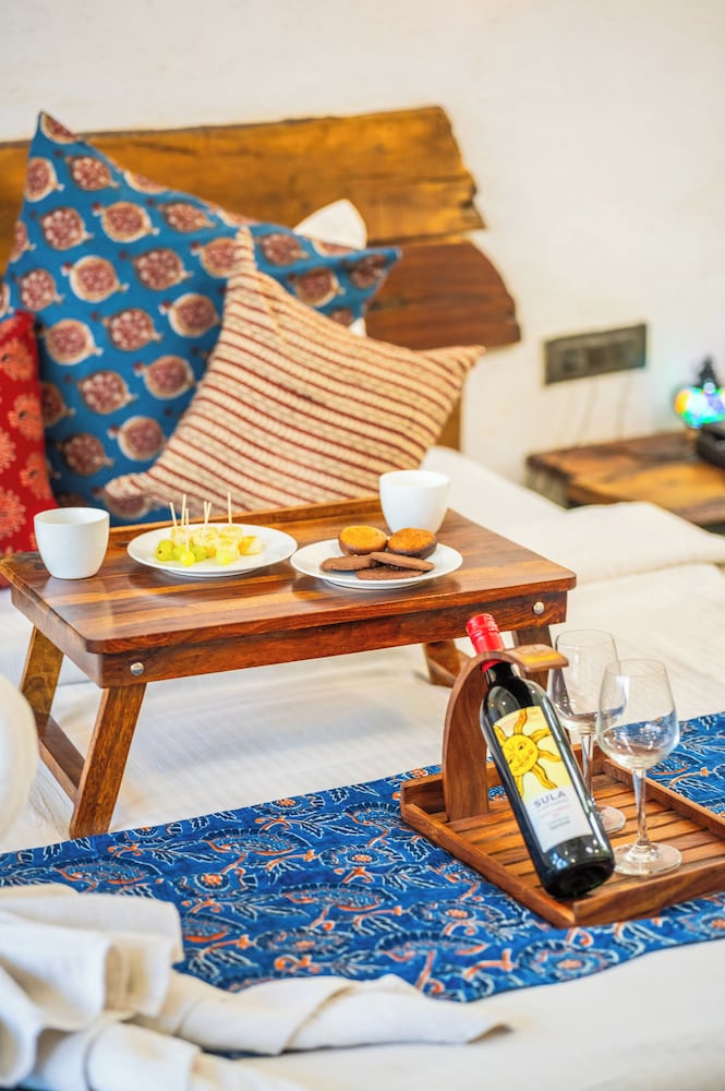 moustache panarpani retreat