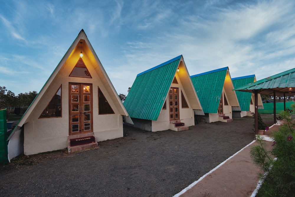 moustache panarpani retreat