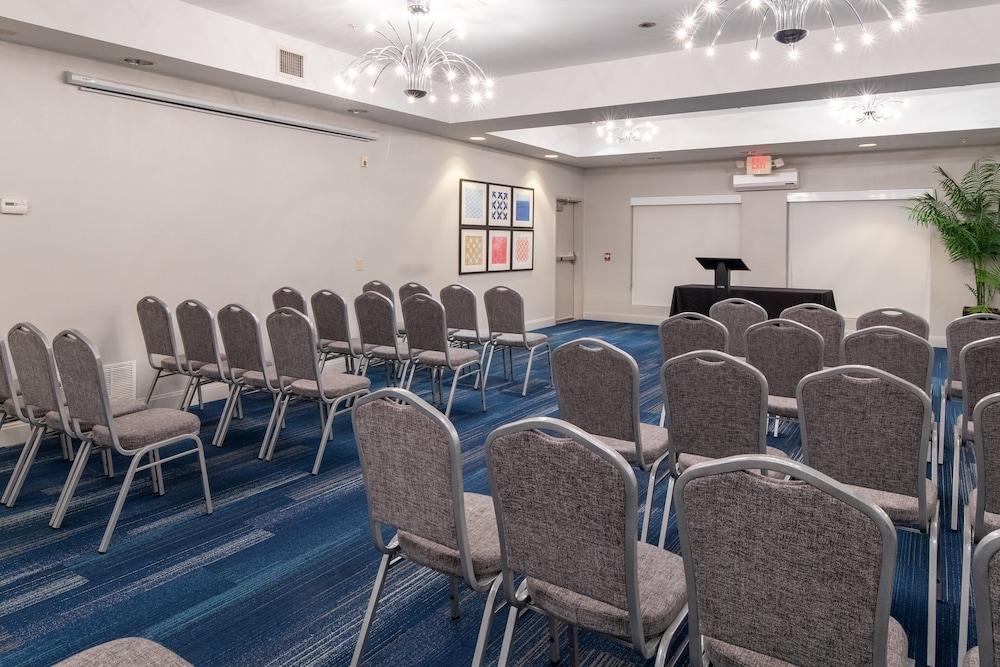 holiday inn express hotel and suites dallas south desoto