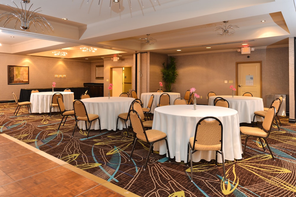 holiday inn express hotel and suites dallas south desoto