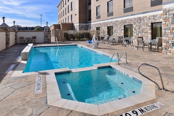 Holiday Inn Express Hotel & Suites Dallas South - Desoto,Desoto>>Dallas,3 star