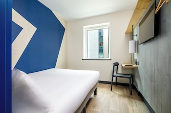 ibis budget manchester airport