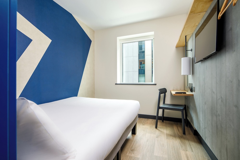 ibis budget manchester airport