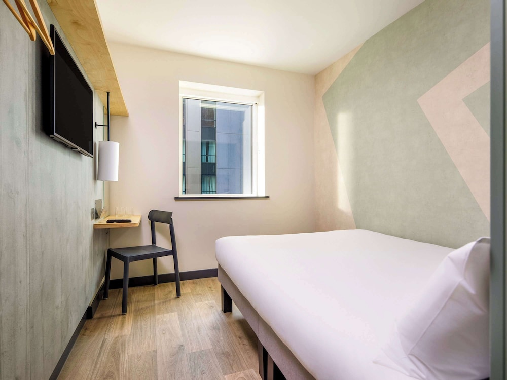 ibis budget manchester airport