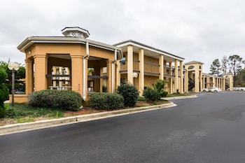Suburban Studios Florence - Darlington,South Carolina>>Florence,2 star