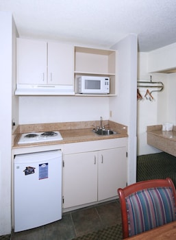 Suburban Studios Florence - Darlington,South Carolina>>Florence,2 star