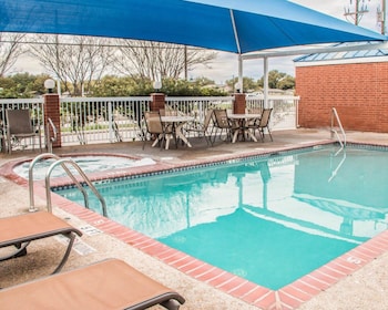 quality suites san antonio northeast