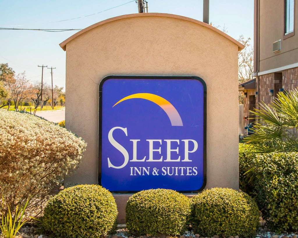 sleep inn and suites at six flags
