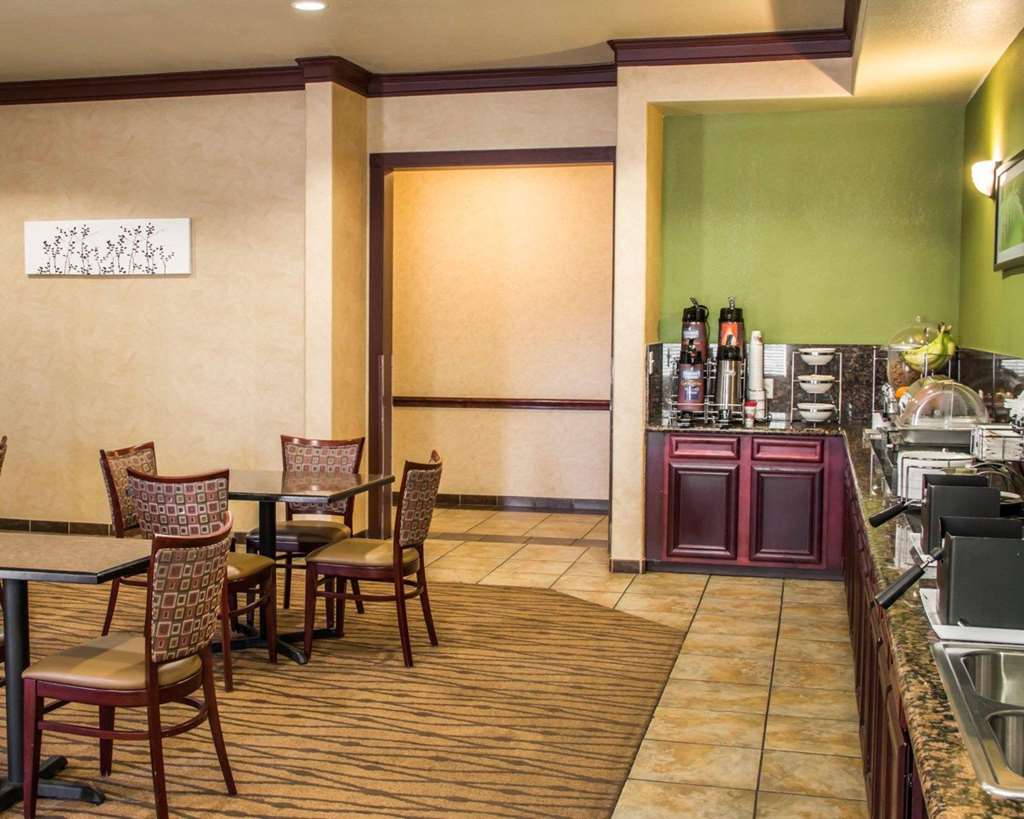 sleep inn and suites at six flags