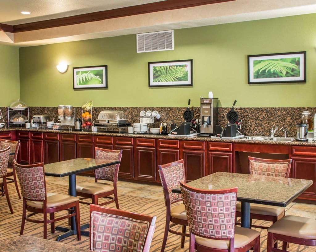 sleep inn and suites at six flags