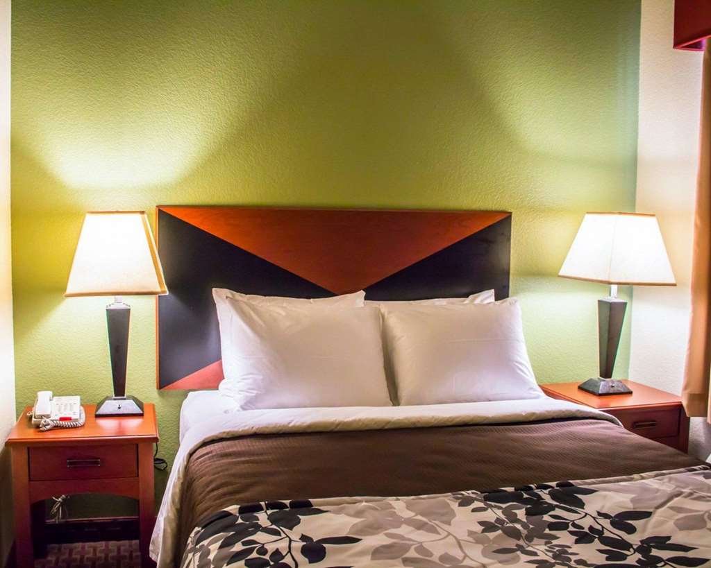sleep inn and suites at six flags