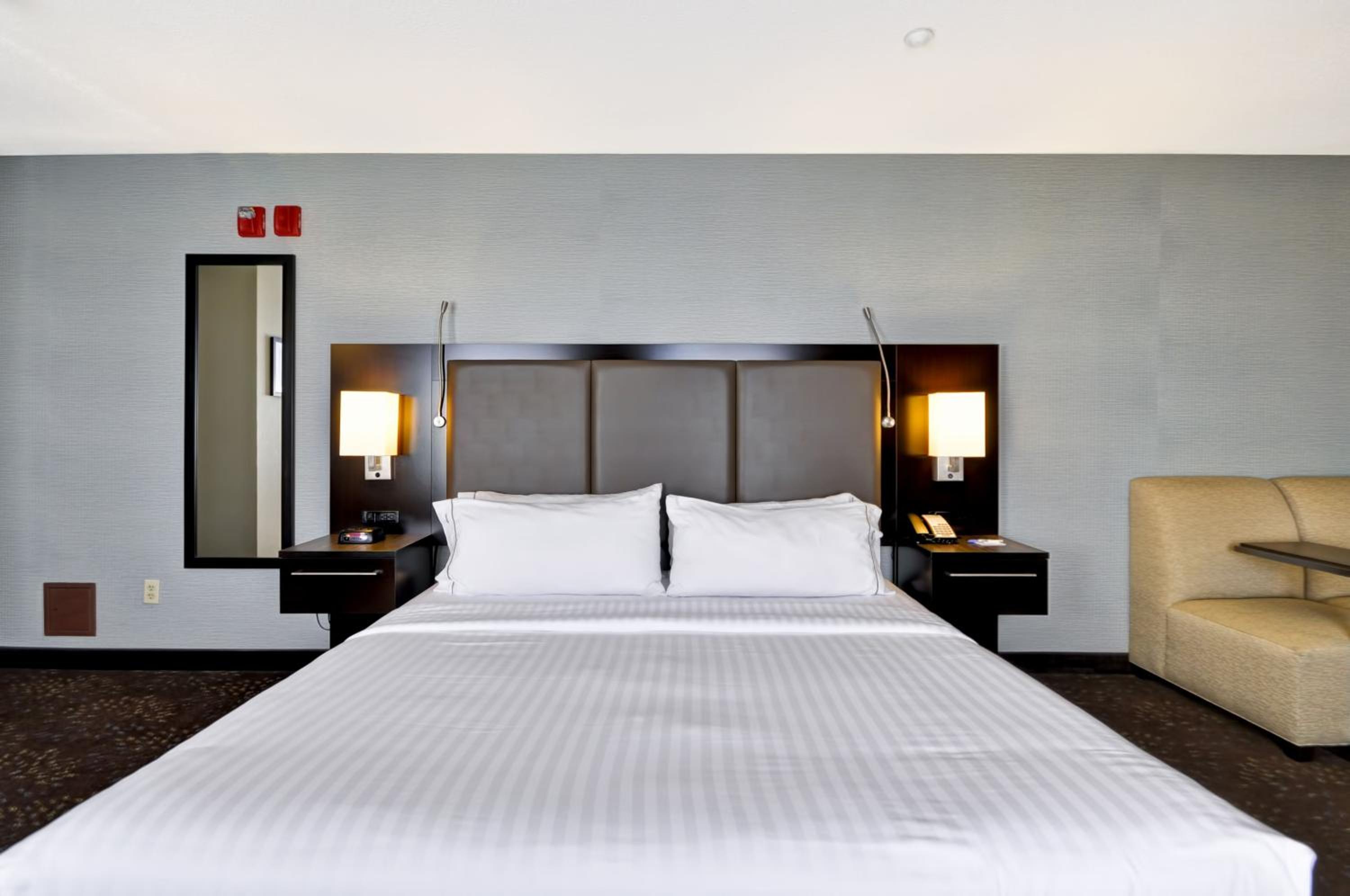holiday inn express romulus detroit airport by ihg