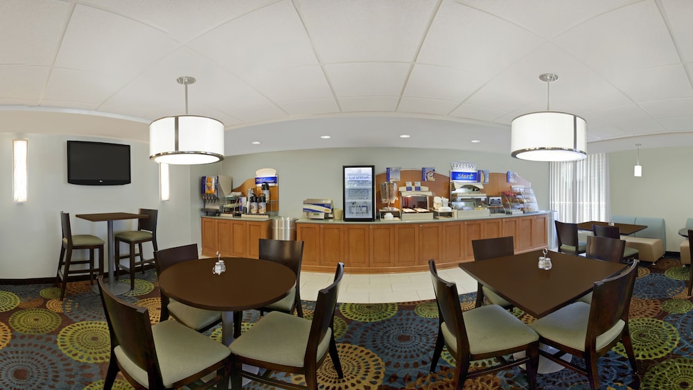 holiday inn express romulus detroit airport by ihg