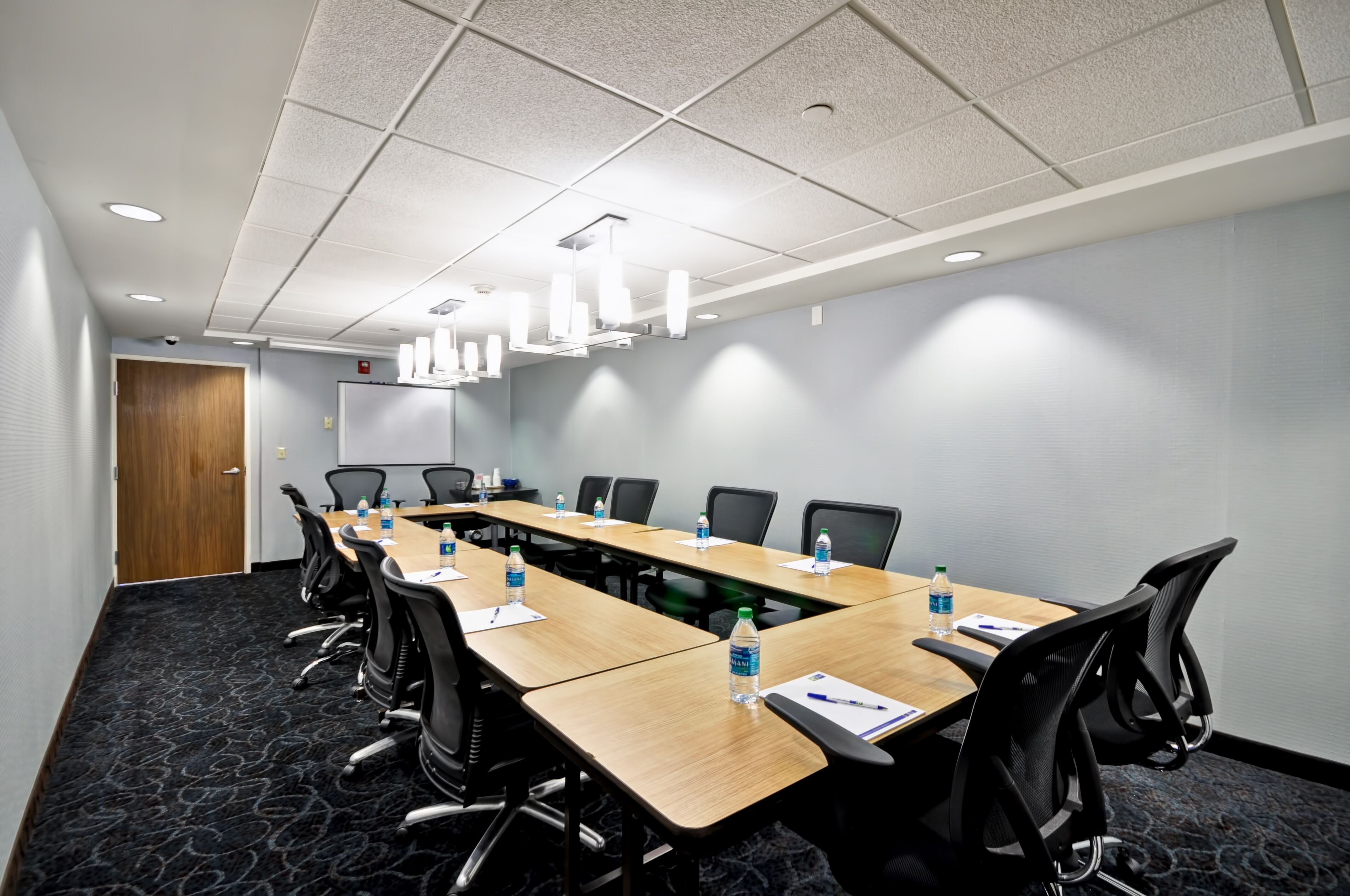 holiday inn express romulus detroit airport by ihg