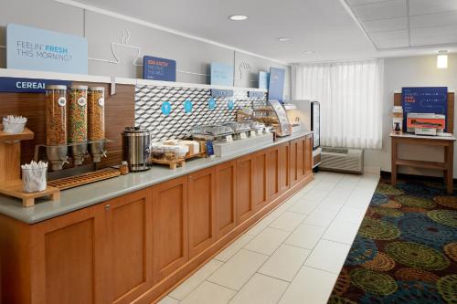 holiday inn express romulus detroit airport by ihg