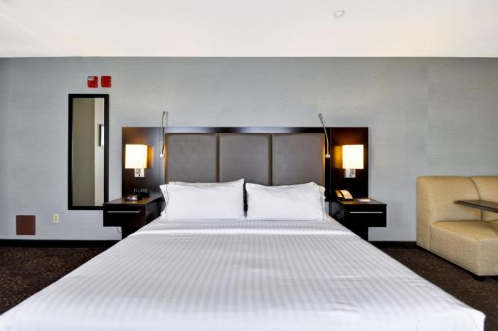 holiday inn express romulus detroit airport by ihg
