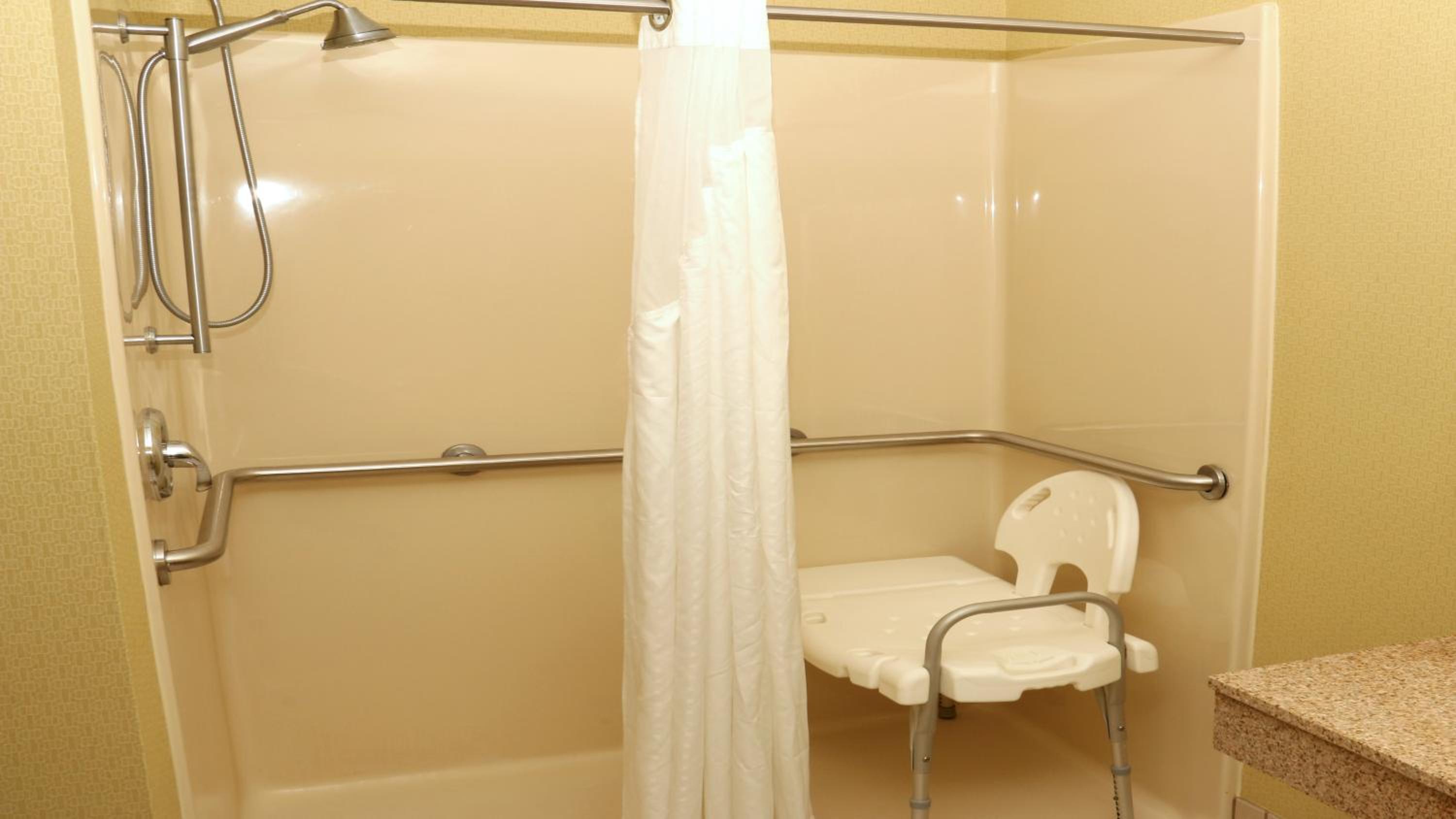 holiday inn express hotel and suites saginaw by ihg