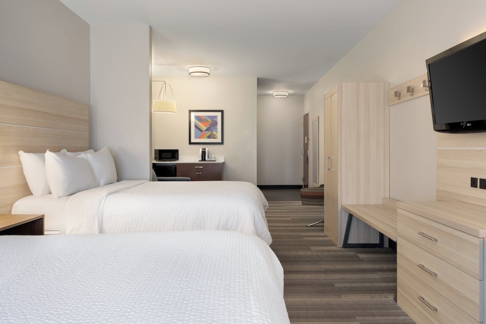 holiday inn express hotel and suites saginaw by ihg