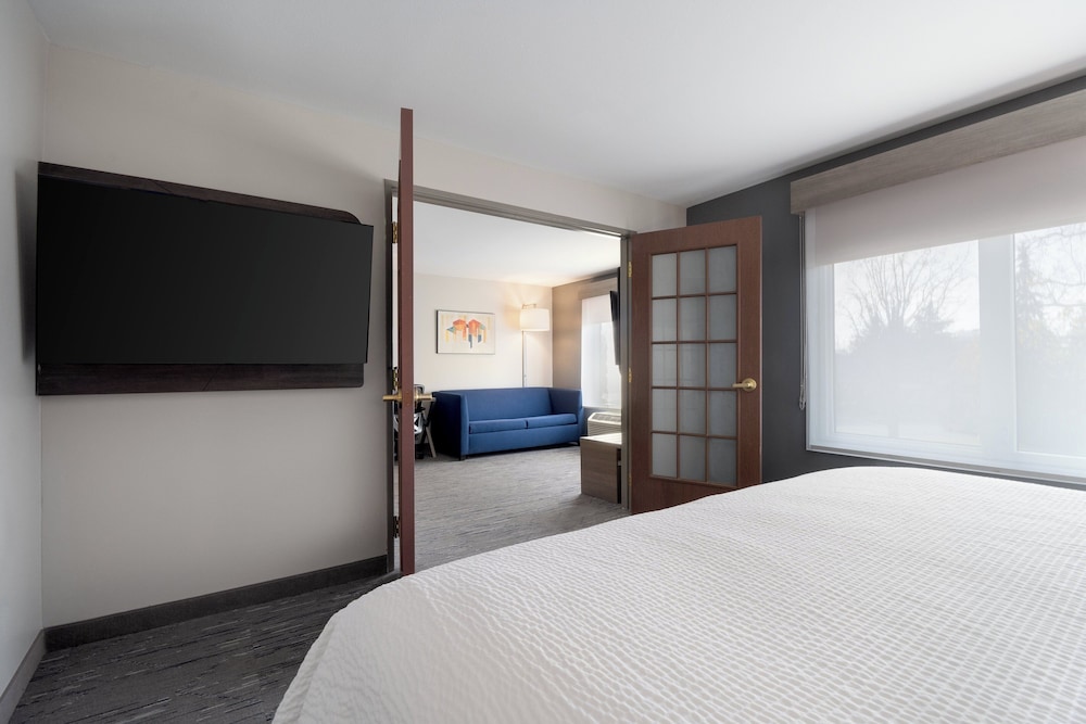 holiday inn express hotel and suites saginaw by ihg
