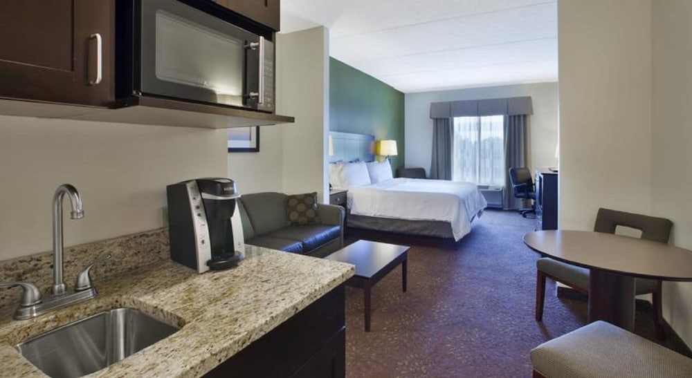 holiday inn express hotel and suites saginaw by ihg