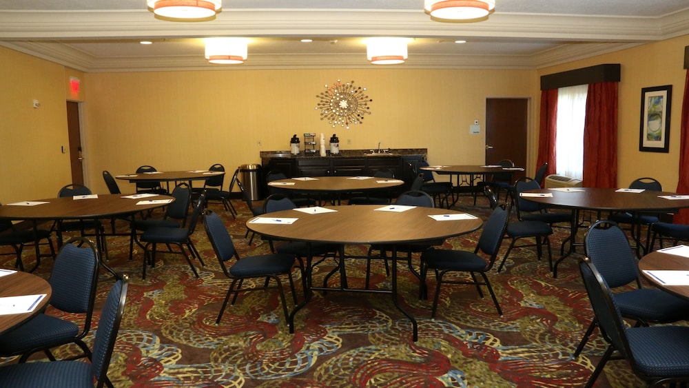 holiday inn express hotel and suites saginaw by ihg