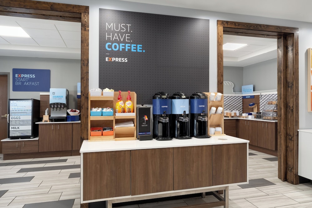 holiday inn express hotel and suites saginaw by ihg