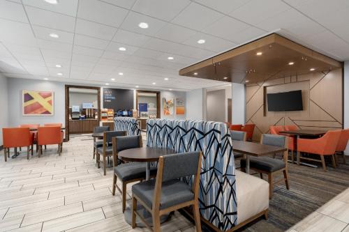 holiday inn express hotel and suites saginaw by ihg