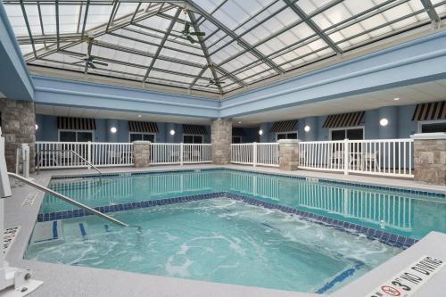 holiday inn express hotel and suites saginaw by ihg
