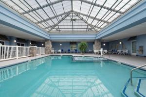 holiday inn express hotel and suites saginaw by ihg